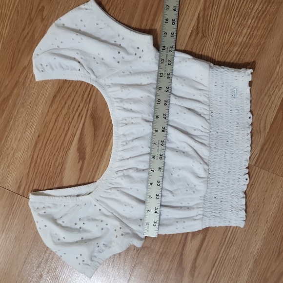 Hollister White eyelet crop top Size Small - Picture 7 of 8